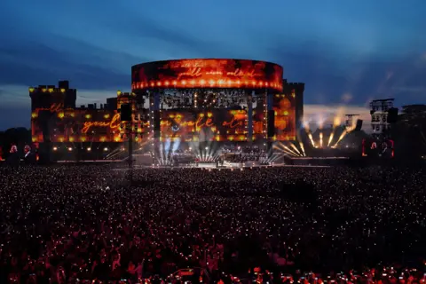 PA Media Bryn Terfel and Andrea Bocelli singing You'll Never Walk Alone at the Coronation Concert held in the grounds of Windsor Castle, Berkshire, to celebrate the coronation of King Charles III and Queen Camilla. Picture date: Sunday May 7,