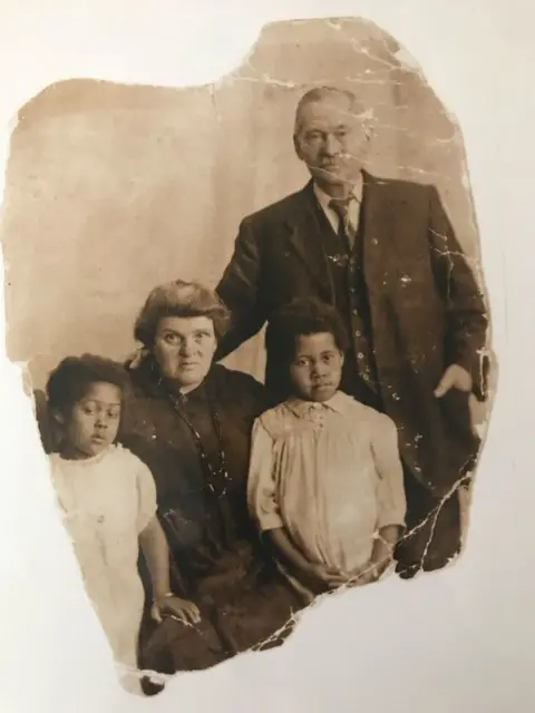 Juliet Jones Bates family