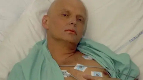 Getty Images Alexander Litvinenko in hospital after his poisoning