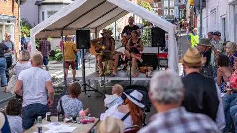 TazzyBro Photography people at the earth festival watching music