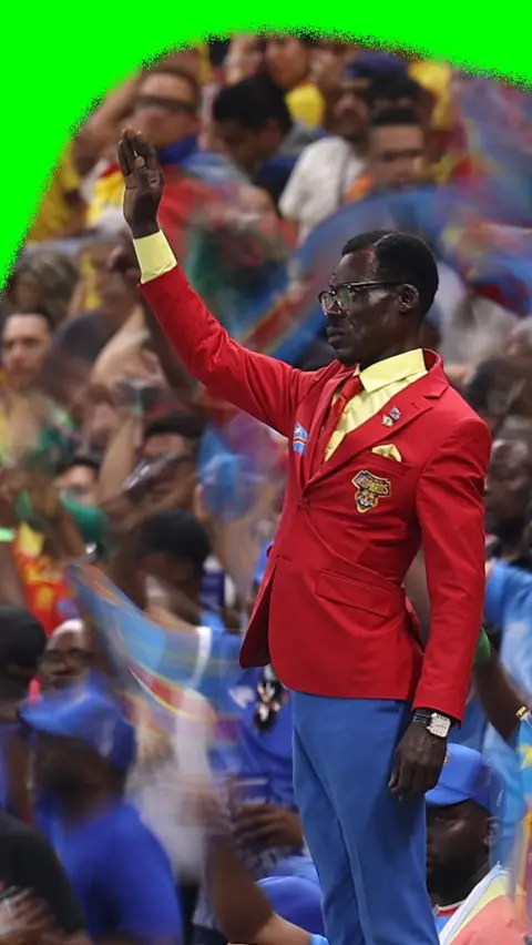 DR Congo statue fan is at the game