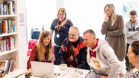Andy Le Gresley Islanders browsing new easy read website