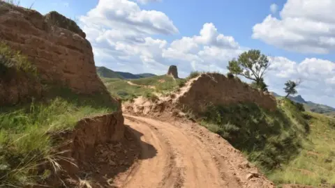 Youyu County Police Release A picture shows the gap created on the Great Wall.