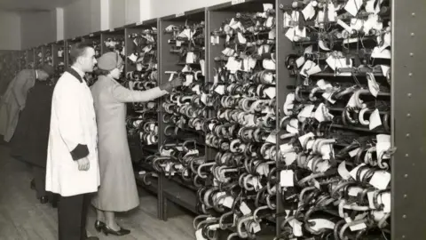 TfL Image of the lost property office by Topical Press, 16 Nov 1933, from London Transport Museum's collection