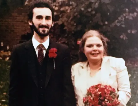 Family photo Steve and Su on their wedding day