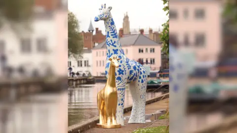 RMG Photography Large and mini giraffe sculptures