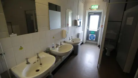 Steve Parsons Toilet where Emile Cilliers tampered with his wife's parachute