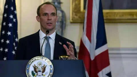 Dominic Raab's bodyguard 'left gun on plane'