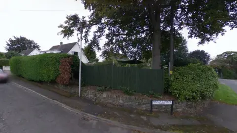 Google Fernlea Gardens, Easton in Gordano