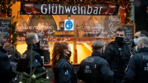 Reuters Police in front of Dresden glühwein bar