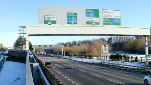 Geograph / Jaggery Coryton Interchange gantry