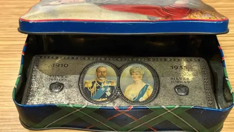 Hansons Tin with chocolate tin inside