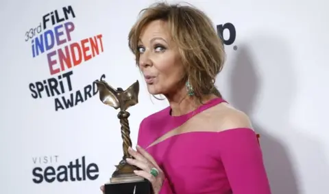 Reuters Allison Janney poses backstage with her Best Supporting Female award for "I, Tonya."