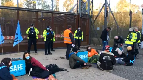 Extinction Rebellion faslane protest