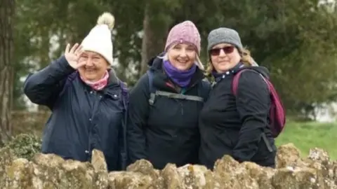 Family photo Diane Gosling wither her daughters