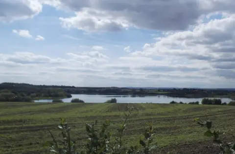 Geograph/Stephen Craven Wintersett reservoir and nature reserve