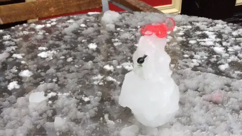 @murderersphil Mini snowman in Norwich