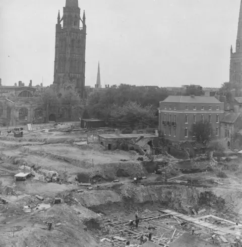 MirrorPix Coventry cathedral construction site