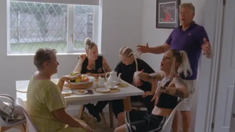 Seaside Special Duniam family in Seaside Special