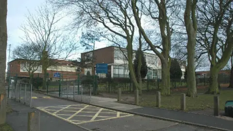 Geograph/Chris Yeates Overdale Primary School