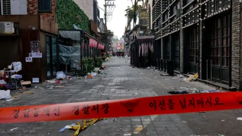 Getty Images A view of the alley behind the scene of the disaster. The police are still controlling the alley at the site of the Halloween celebration disaster at Itaewon on the street near the scene on November 01, 2022 in Seoul, South Korea.