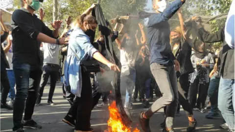 Getty Images Protesters in Tehran (01/10/22)