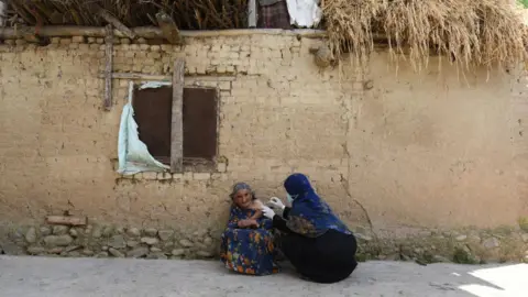 Getty Images A health worker administers a Covid-19 vaccine to a beneficiary, during a door-to-door vaccination drive, at Tral village, on June 5, 2021 in Srinagar, India.