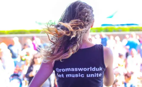 Chris Silvester Roma Manteiga-Nicholson