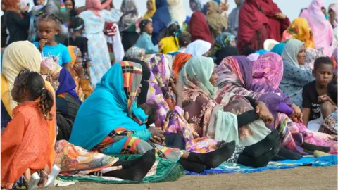 AFP Women worshippers