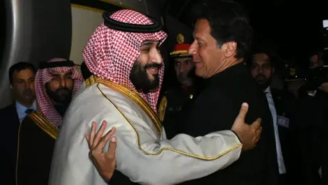 AFP PHOTO / PAKISTAN PRESS INFORMATION DEPARTMENT Mohammed Bin Salman embraces Imran Khan