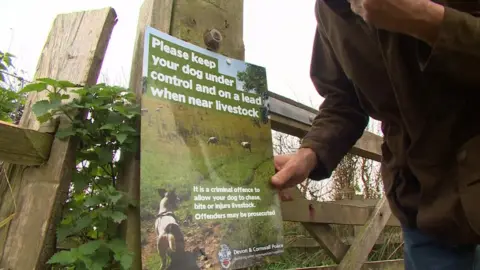 Livestock worrying warning sign