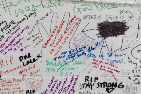 Dan Kitwood Wall of condolence