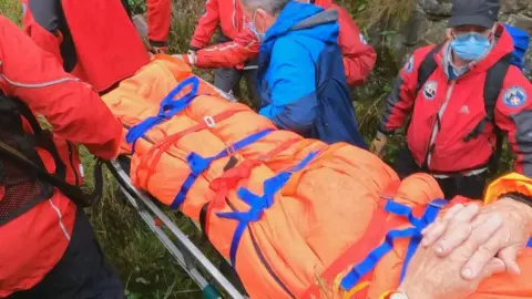 Buxton Mountain Rescue Team Blackberry picker rescue