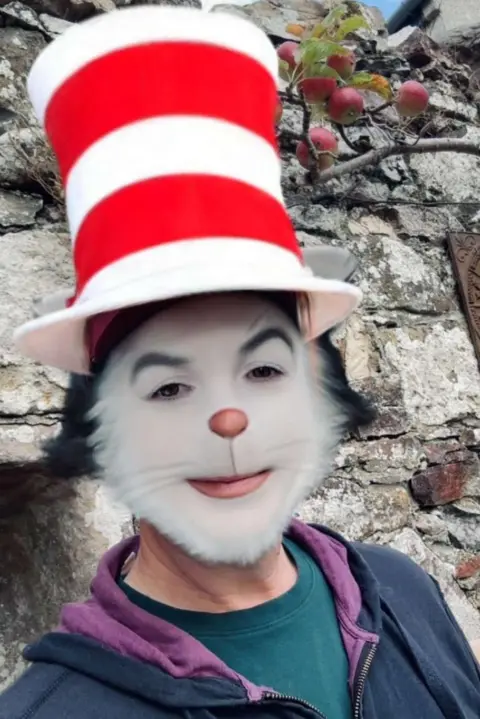 Cat in the Hat Snapchat filter