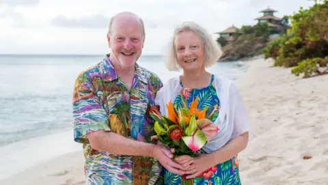 Mar Javierto Sir Alan Bates smiles with his wife Lady Suzanne Sercombe 