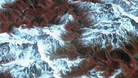 Getty Images A satellite image showing the Yarlung Tsangpo canyon, with steep snow-covered peaks of mountains surrounding the river