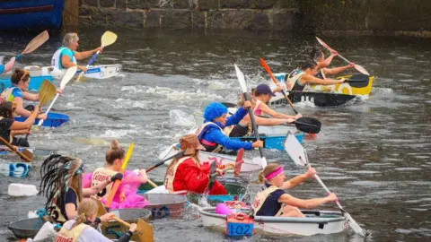 PLPICS Competitors taking part in the women's race