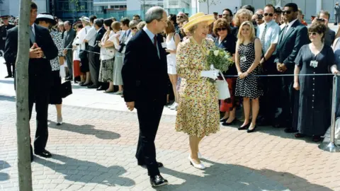 DE&S HRH Queen Elizabeth opens MOD Abbey Wood