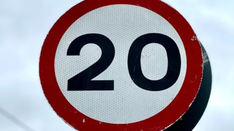 20mph sign