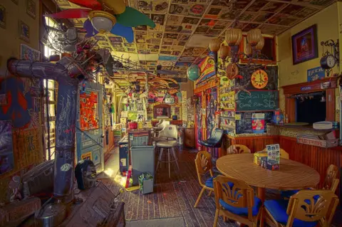 Henry Matthiessen III An abandoned pizza restaurant