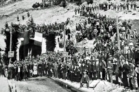 Alamy Celebrating the digging of the Somport tunnel in 1912