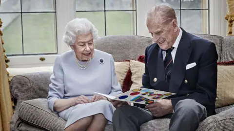 Chris Jackson/Getty Images Queen and Prince Philip looking at a card from the Duke and Duchess of Cambridge's children