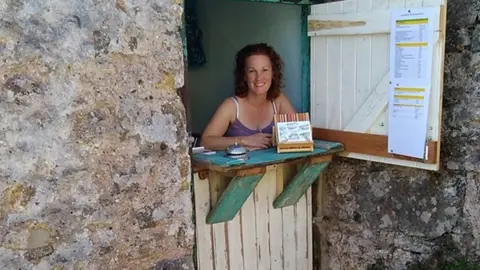 Llun teulu Laura Ridgway