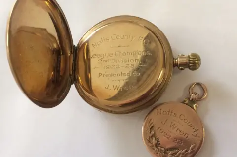 Hansons Auctioneers Notts County gold medal auction