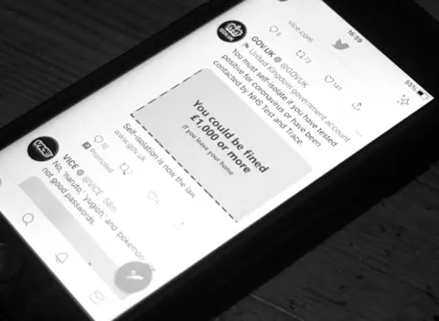 @harrysweeneyphoto Covid public health warning on a phone screen