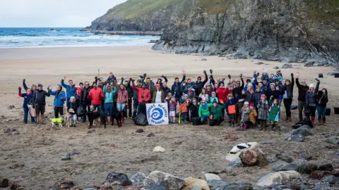 Alexa Poppe beach clean