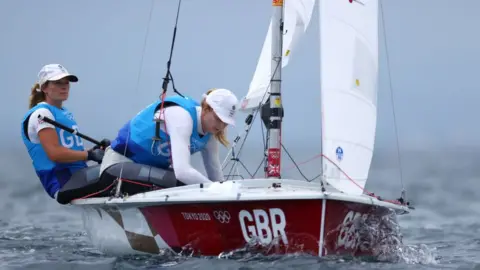 Getty Images FUJISAWA, JAPAN - JULY 30: Hannah Mills and Eilidh McIntyre of Team Great Britain compete in the Women's 470 class on day seven of the Tokyo 2020 Olympic Games at Enoshima Yacht Harbour on July 30, 2021 in Fujisawa, Kanagawa, Japan.