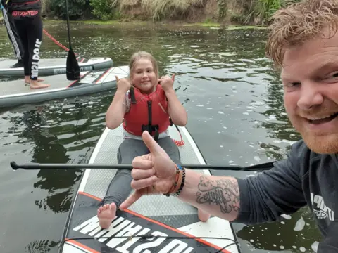 Whatsupuk Olivia Hearle