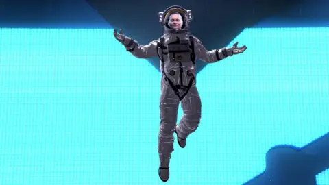 MTV VMA 22 A view of Johnny Depp apparently in a space suit during the 2022 MTV VMAs at Prudential Center on August 28, 2022 in Newark, New Jersey