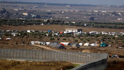 Reuters Tents erected by displaced Syrian civilians along the frontier with the Israeli-occupied Golan Heights (3 July 2018)